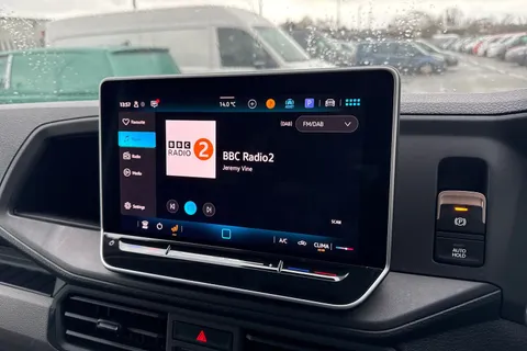 CX75JXS Volkswagen Crafter 2.0 TDI CR35 Commerce FWD LWB High Roof Euro 6 (s/s) 5dr Thumbnail #35