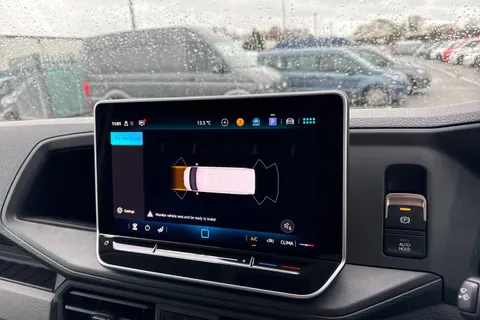 CX75JXL Volkswagen Crafter 2.0 TDI CR30 Commerce FWD MWB High Roof Euro 6 (s/s) 5dr Thumbnail #36