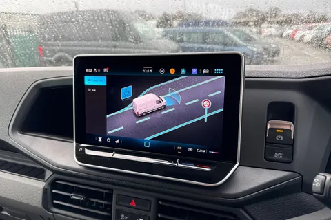 CX75JWZ Volkswagen Crafter 2.0 TDI CR35 Commerce FWD LWB High Roof Euro 6 (s/s) 5dr Thumbnail #37