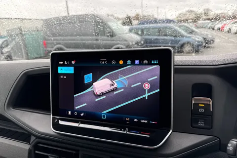 CX75JXL Volkswagen Crafter 2.0 TDI CR30 Commerce FWD MWB High Roof Euro 6 (s/s) 5dr Thumbnail #37