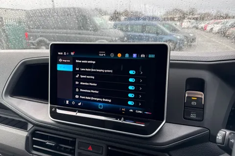 CX75JWZ Volkswagen Crafter 2.0 TDI CR35 Commerce FWD LWB High Roof Euro 6 (s/s) 5dr Thumbnail #38