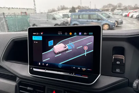 CX75JXK Volkswagen Crafter 2.0 TDI CR35 Commerce FWD MWB High Roof Euro 6 (s/s) 5dr Thumbnail #37