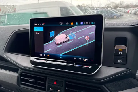 CX75JXS Volkswagen Crafter 2.0 TDI CR35 Commerce FWD LWB High Roof Euro 6 (s/s) 5dr Thumbnail #38