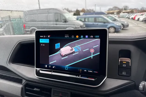 CX75JWD Volkswagen Crafter 2.0 TDI CR35 Commerce FWD MWB High Roof Euro 6 (s/s) 5dr Thumbnail #37