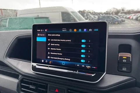 CX75JXS Volkswagen Crafter 2.0 TDI CR35 Commerce FWD LWB High Roof Euro 6 (s/s) 5dr Thumbnail #39