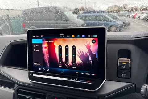 CX75JXL Volkswagen Crafter 2.0 TDI CR30 Commerce FWD MWB High Roof Euro 6 (s/s) 5dr Thumbnail #39