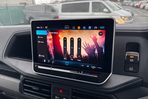 CX75JVY Volkswagen Crafter 2.0 TDI CR35 Commerce Plus Panel Van 5dr Diesel Manual FWD MWB High Roof Euro 6 (s/s) (140 ps) Thumbnail #39