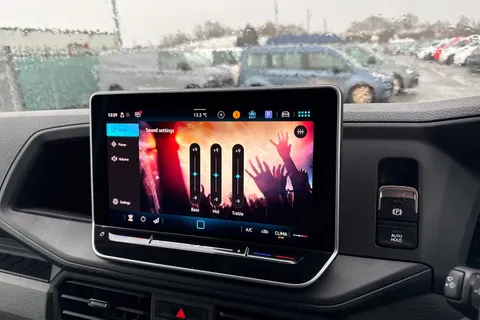 CX75JXK Volkswagen Crafter 2.0 TDI CR35 Commerce FWD MWB High Roof Euro 6 (s/s) 5dr Thumbnail #39