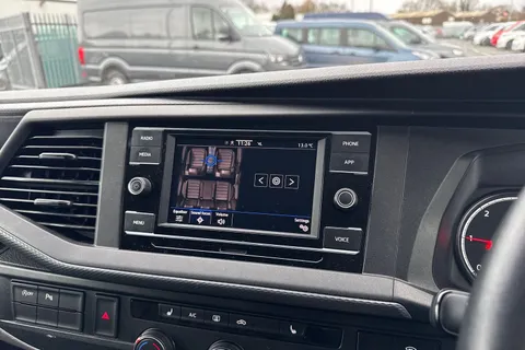 CX74LBO Volkswagen Transporter 2.0 TDI T30 Highline Kombi FWD SWB Euro 6 (s/s) 5dr Thumbnail #40