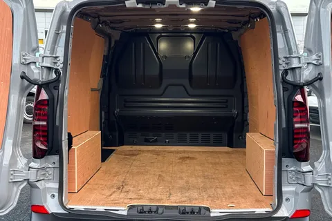 BW25AVX Volkswagen Transporter 2.0 TDI 150 Commerce Plus Van Auto-Off Road Styling Thumbnail #7