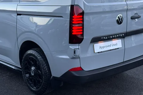 BW25AVX Volkswagen Transporter 2.0 TDI 150 Commerce Plus Van Auto-Off Road Styling Thumbnail #8