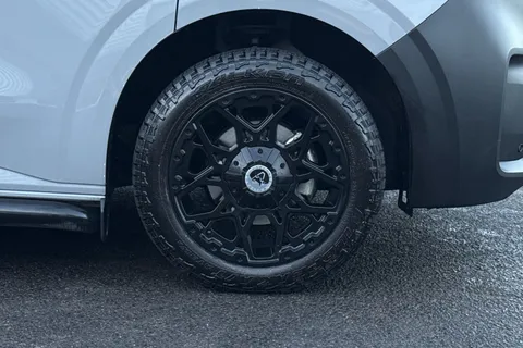 BW25AVX Volkswagen Transporter 2.0 TDI 150 Commerce Plus Van Auto-Off Road Styling Thumbnail #10