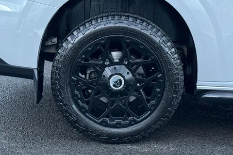 BW25AVX Volkswagen Transporter 2.0 TDI 150 Commerce Plus Van Auto-Off Road Styling Thumbnail #11