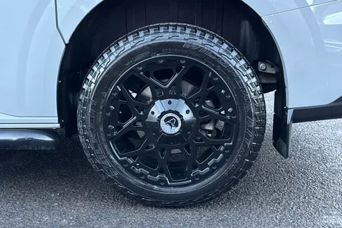 BW25AVX Volkswagen Transporter 2.0 TDI 150 Commerce Plus Van Auto-Off Road Styling Thumbnail #12