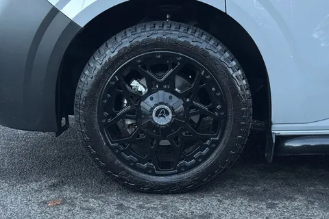 BW25AVX Volkswagen Transporter 2.0 TDI 150 Commerce Plus Van Auto-Off Road Styling Thumbnail #13