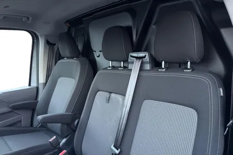 BW25AVX Volkswagen Transporter 2.0 TDI 150 Commerce Plus Van Auto-Off Road Styling Thumbnail #16