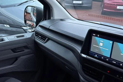 BW25AVX Volkswagen Transporter 2.0 TDI 150 Commerce Plus Van Auto-Off Road Styling Thumbnail #20