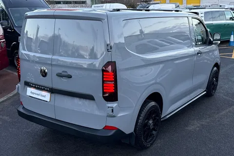 BW25AVX Volkswagen Transporter 2.0 TDI 150 Commerce Plus Van Auto-Off Road Styling Thumbnail #26