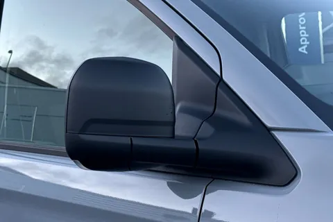 BW25AVX Volkswagen Transporter 2.0 TDI 150 Commerce Plus Van Auto-Off Road Styling Thumbnail #27