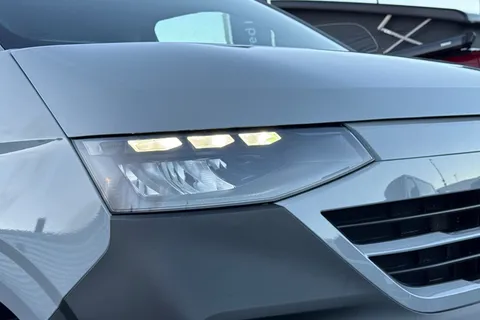 BW25AVX Volkswagen Transporter 2.0 TDI 150 Commerce Plus Van Auto-Off Road Styling Thumbnail #28