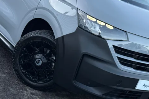 BW25AVX Volkswagen Transporter 2.0 TDI 150 Commerce Plus Van Auto-Off Road Styling Thumbnail #29