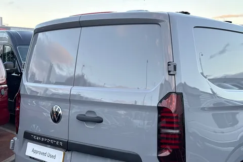BW25AVX Volkswagen Transporter 2.0 TDI 150 Commerce Plus Van Auto-Off Road Styling Thumbnail #33