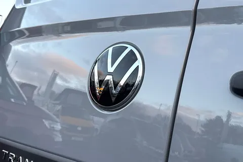 BW25AVX Volkswagen Transporter 2.0 TDI 150 Commerce Plus Van Auto-Off Road Styling Thumbnail #35