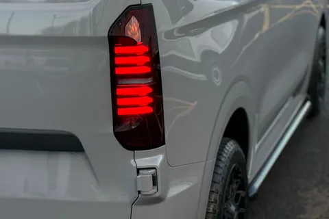 BW25AVX Volkswagen Transporter 2.0 TDI 150 Commerce Plus Van Auto-Off Road Styling Thumbnail #38