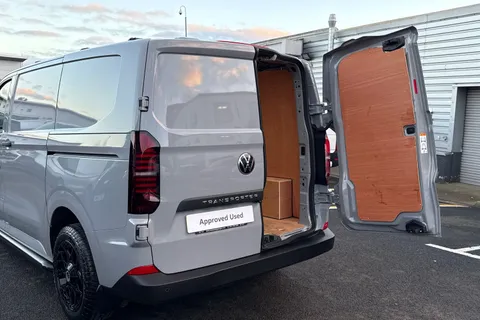 BW25AVX Volkswagen Transporter 2.0 TDI 150 Commerce Plus Van Auto-Off Road Styling Thumbnail #40