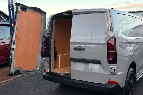 BW25AVX Volkswagen Transporter 2.0 TDI 150 Commerce Plus Van Auto-Off Road Styling Thumbnail #41