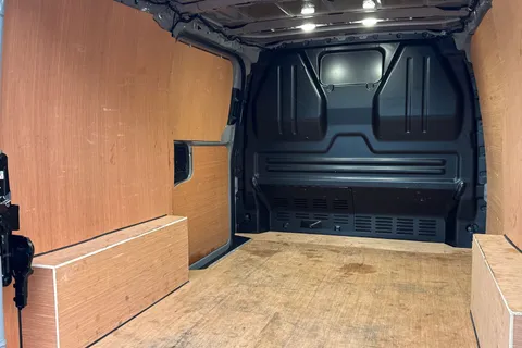 BW25AVX Volkswagen Transporter 2.0 TDI 150 Commerce Plus Van Auto-Off Road Styling Thumbnail #43