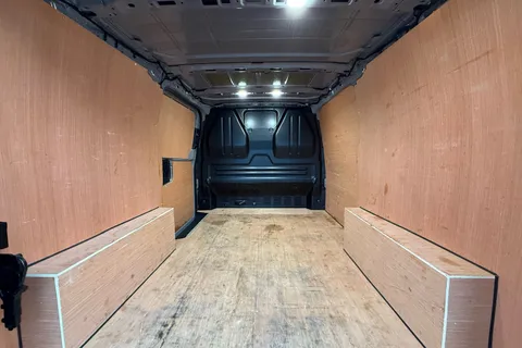 BW25AVX Volkswagen Transporter 2.0 TDI 150 Commerce Plus Van Auto-Off Road Styling Thumbnail #44