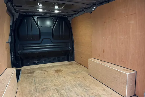 BW25AVX Volkswagen Transporter 2.0 TDI 150 Commerce Plus Van Auto-Off Road Styling Thumbnail #45