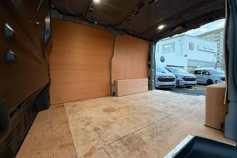 BW25AVX Volkswagen Transporter 2.0 TDI 150 Commerce Plus Van Auto-Off Road Styling Thumbnail #46