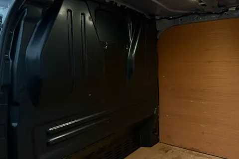 BW25AVX Volkswagen Transporter 2.0 TDI 150 Commerce Plus Van Auto-Off Road Styling Thumbnail #48