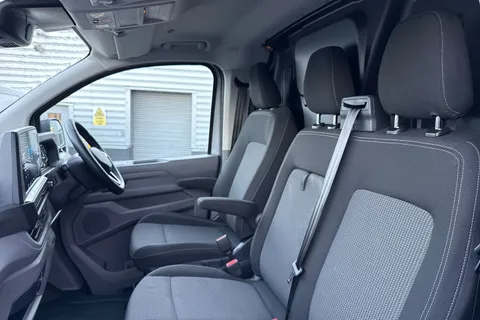 BW25AVX Volkswagen Transporter 2.0 TDI 150 Commerce Plus Van Auto-Off Road Styling Thumbnail #52