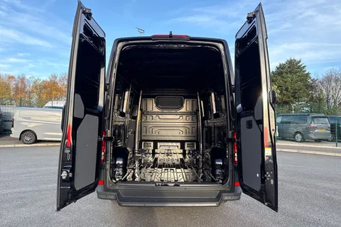 6 of 57 for Volkswagen Crafter CR30 Commerce MWB 140 PS FWD - MY25/Bus Pack/Rear Camera/Step