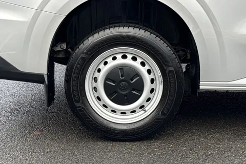BG25EDR Volkswagen Transporter 2.0 TDI 150 Commerce Plus Van Auto Thumbnail #11