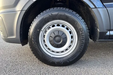 12 of 57 for Volkswagen Crafter CR30 Commerce MWB 140 PS FWD - MY25/Bus Pack/Rear Camera/Step