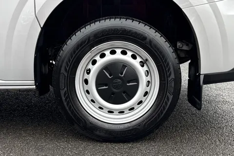 BG25EDR Volkswagen Transporter 2.0 TDI 150 Commerce Plus Van Auto Thumbnail #12