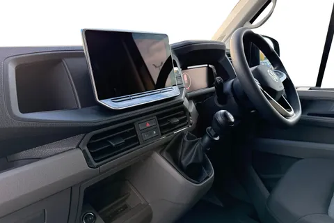 14 of 57 for Volkswagen Crafter CR30 Commerce MWB 140 PS FWD - MY25/Bus Pack/Rear Camera/Step