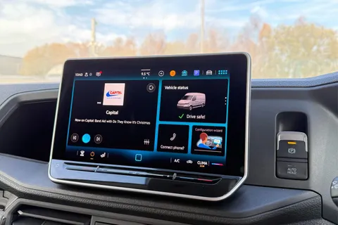 16 of 57 for Volkswagen Crafter CR30 Commerce MWB 140 PS FWD - MY25/Bus Pack/Rear Camera/Step