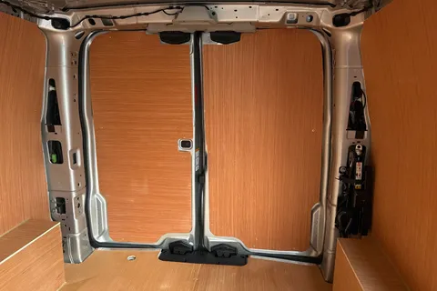 BG25EDR Volkswagen Transporter 2.0 TDI 150 Commerce Plus Van Auto Thumbnail #19