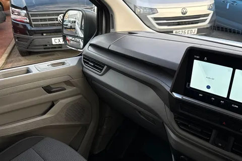 BG25EDR Volkswagen Transporter 2.0 TDI 150 Commerce Plus Van Auto Thumbnail #20