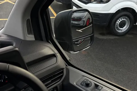 BG25EDR Volkswagen Transporter 2.0 TDI 150 Commerce Plus Van Auto Thumbnail #21