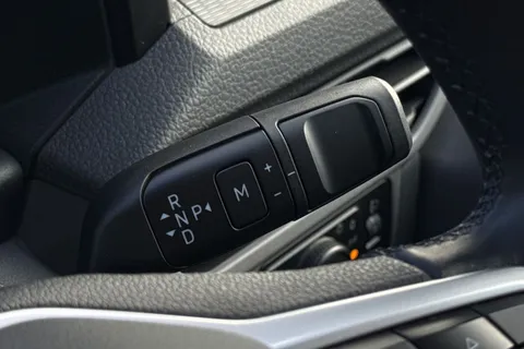 BG25EDR Volkswagen Transporter 2.0 TDI 150 Commerce Plus Van Auto Thumbnail #23