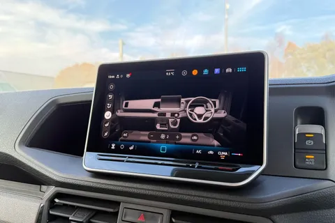 21 of 57 for Volkswagen Crafter CR30 Commerce MWB 140 PS FWD - MY25/Bus Pack/Rear Camera/Step