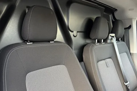 BG25EDR Volkswagen Transporter 2.0 TDI 150 Commerce Plus Van Auto Thumbnail #24