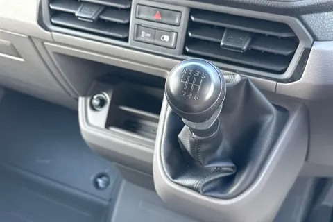 22 of 57 for Volkswagen Crafter CR30 Commerce MWB 140 PS FWD - MY25/Bus Pack/Rear Camera/Step