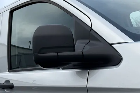 BG25EDR Volkswagen Transporter 2.0 TDI 150 Commerce Plus Van Auto Thumbnail #27